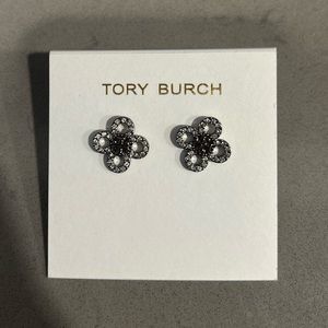 Tory Burch Small Kira Clover Pave Stud in Light Hematite/Crystal